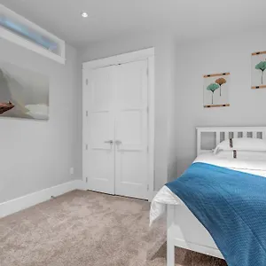 Guest house West Cozy Retreat By Host Launch, Vancouver